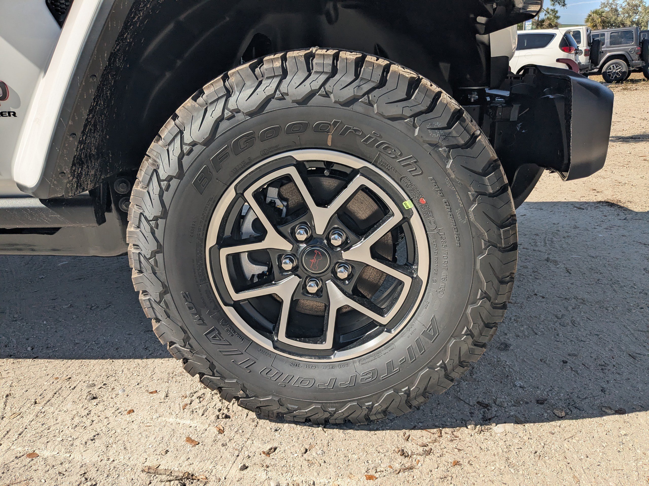 New 2026 Bright White Clear-Coat Exterior Paint Jeep Rubicon image 10
