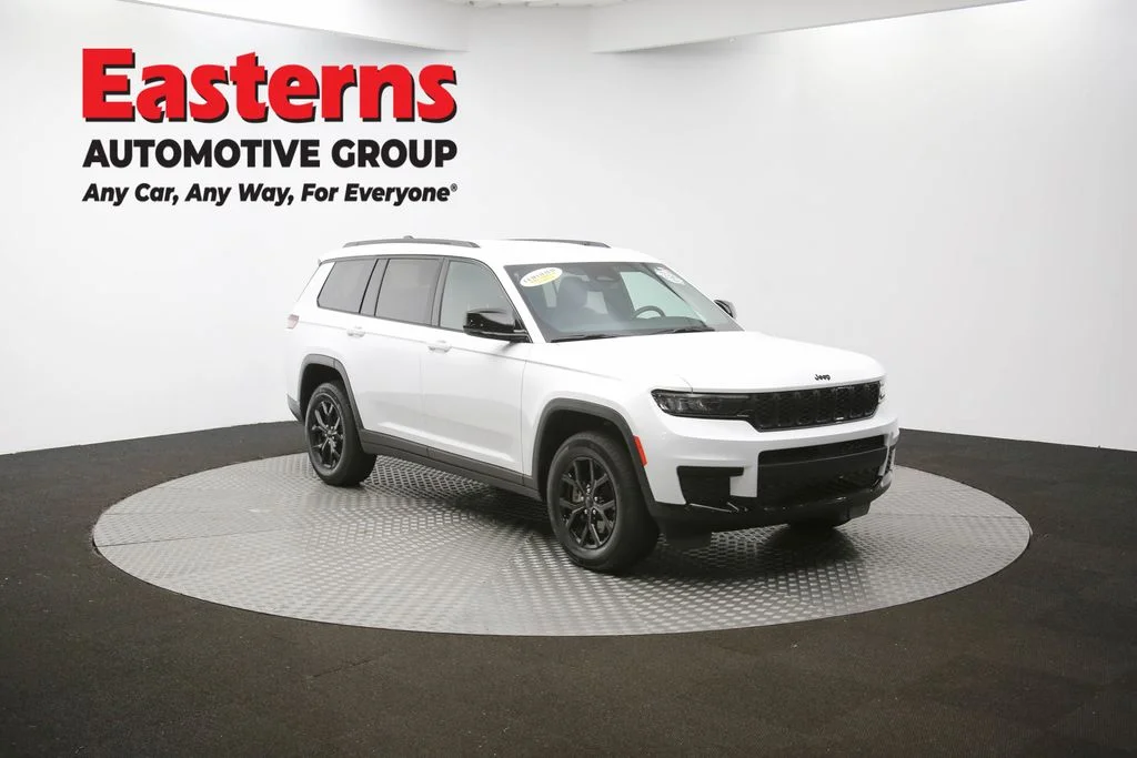 Used 2024 White Jeep Altitude image 52