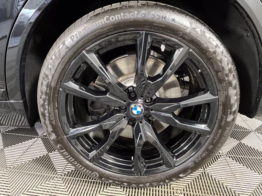 Certified Used 2027 Black Sapphire Metallic BMW M60i image 15