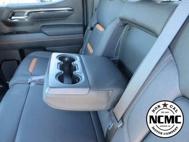 Used 2025 White GMC AT4 image 45