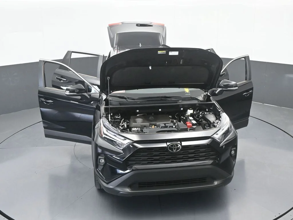 Used 2025 Midnight Black Metallic Toyota XLE Premium image 74