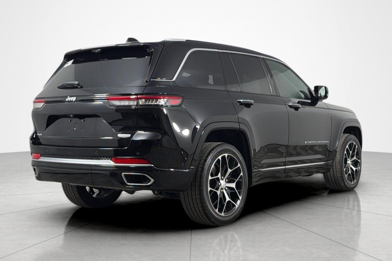 Used 2023 BLACK Jeep Summit Reserve image 5