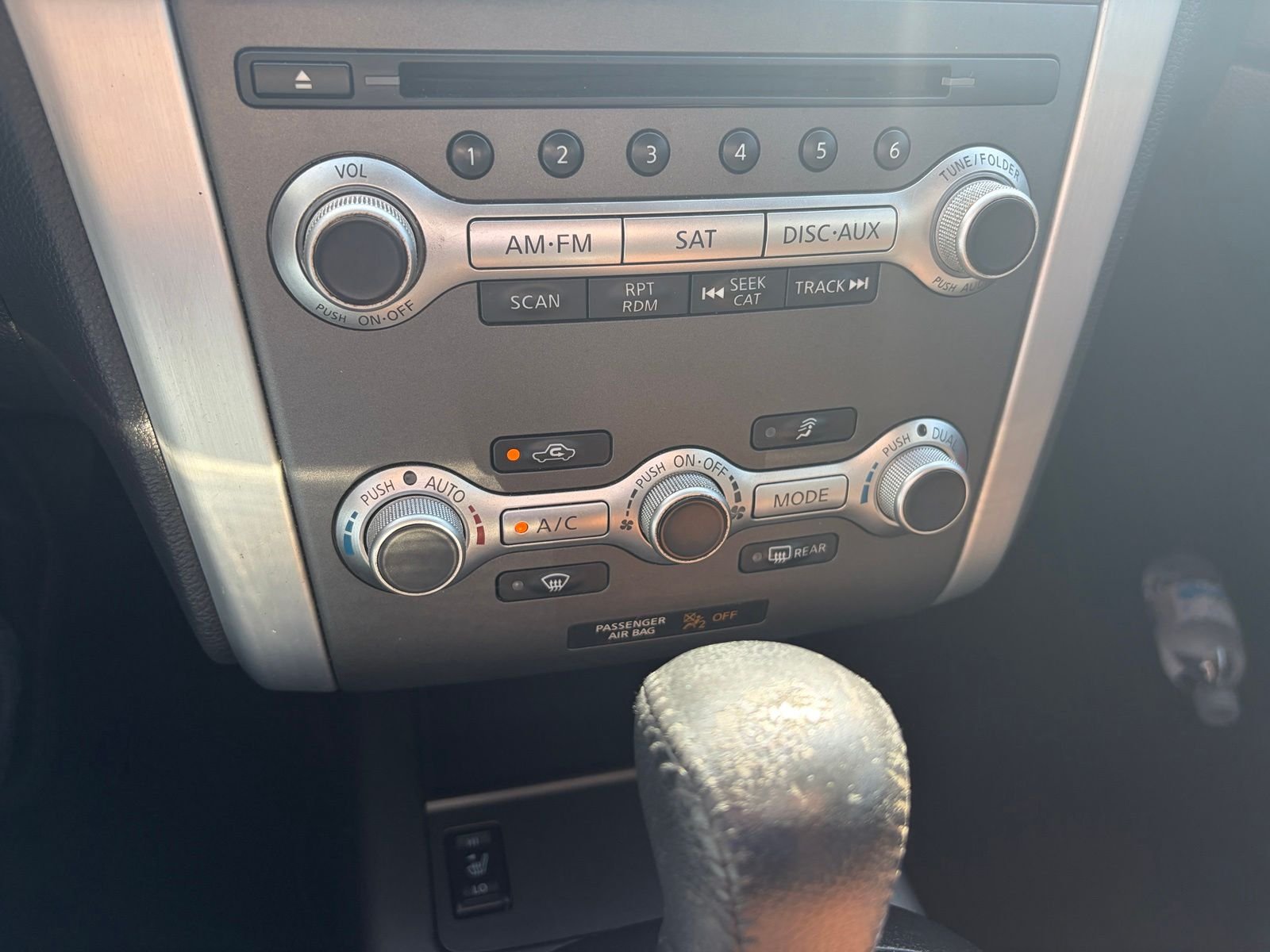 Used 2011 Black Nissan LE image 20