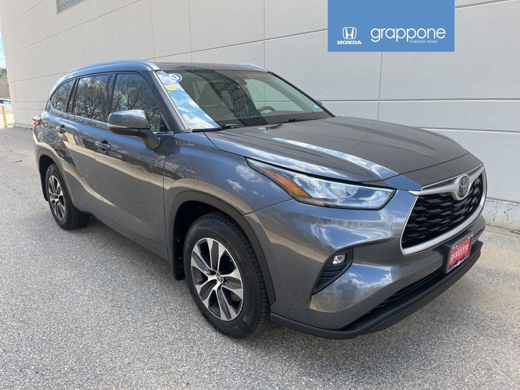 Used 2020 Magnetic Gray Metallic Toyota XLE image 1