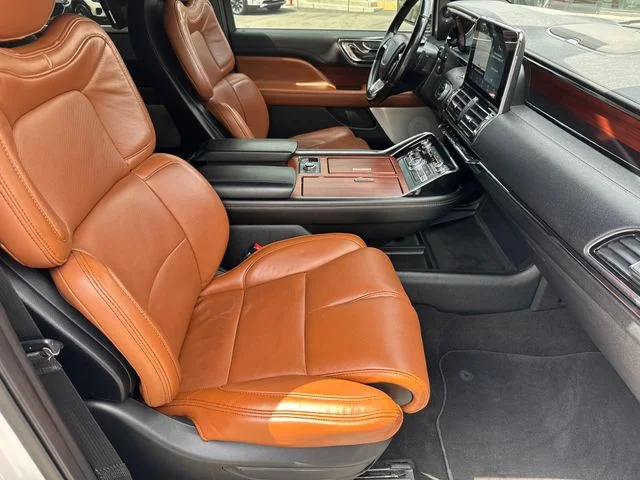 Used 2021 White Lincoln Reserve image 18