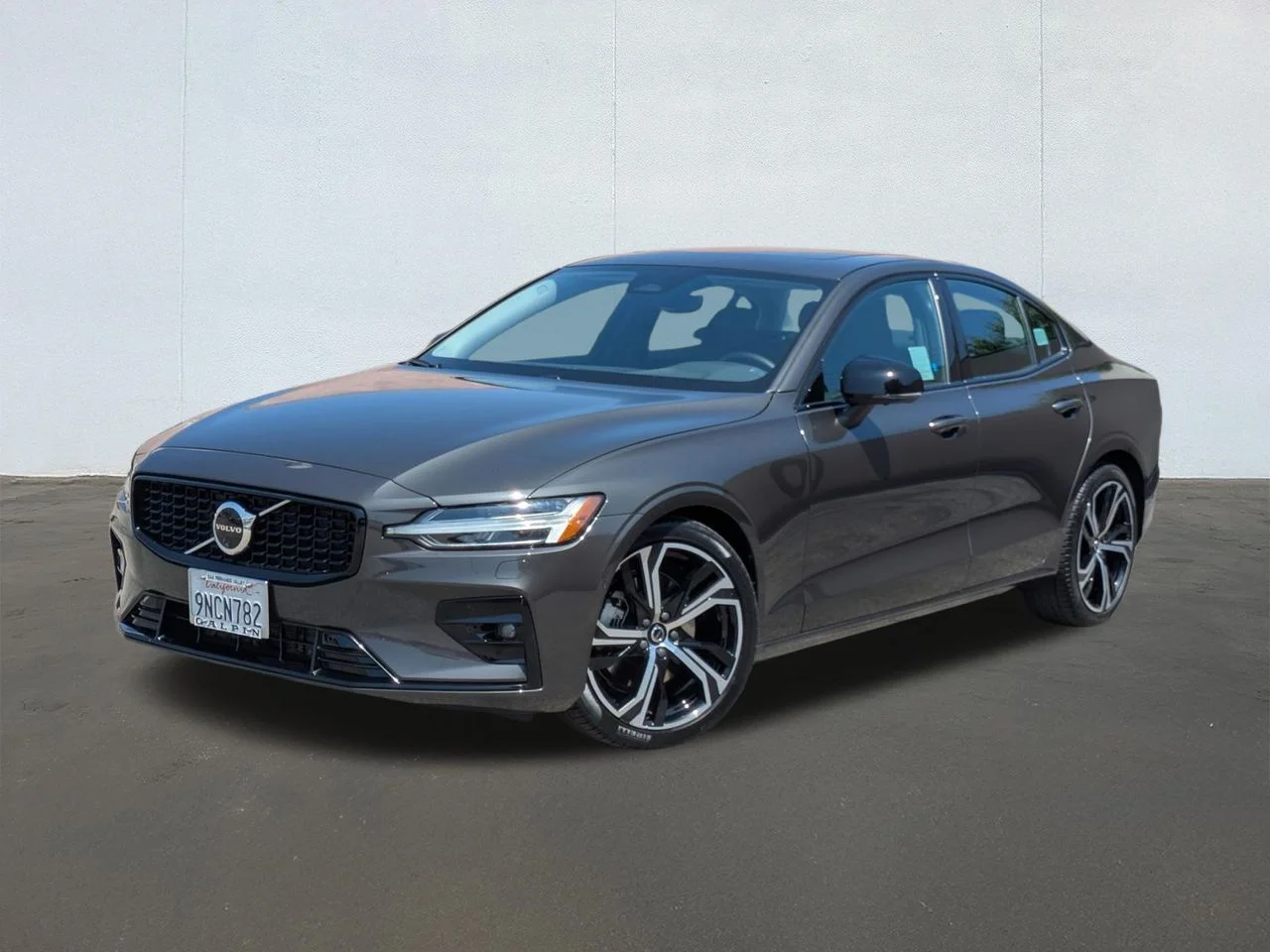 2024 Volvo S60 B5 Plus Dark Theme AWD's photo