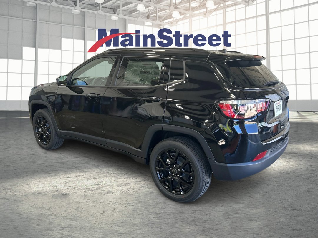 New 2026 Diamond Black Crystal Pearlcoat Jeep Latitude image 3
