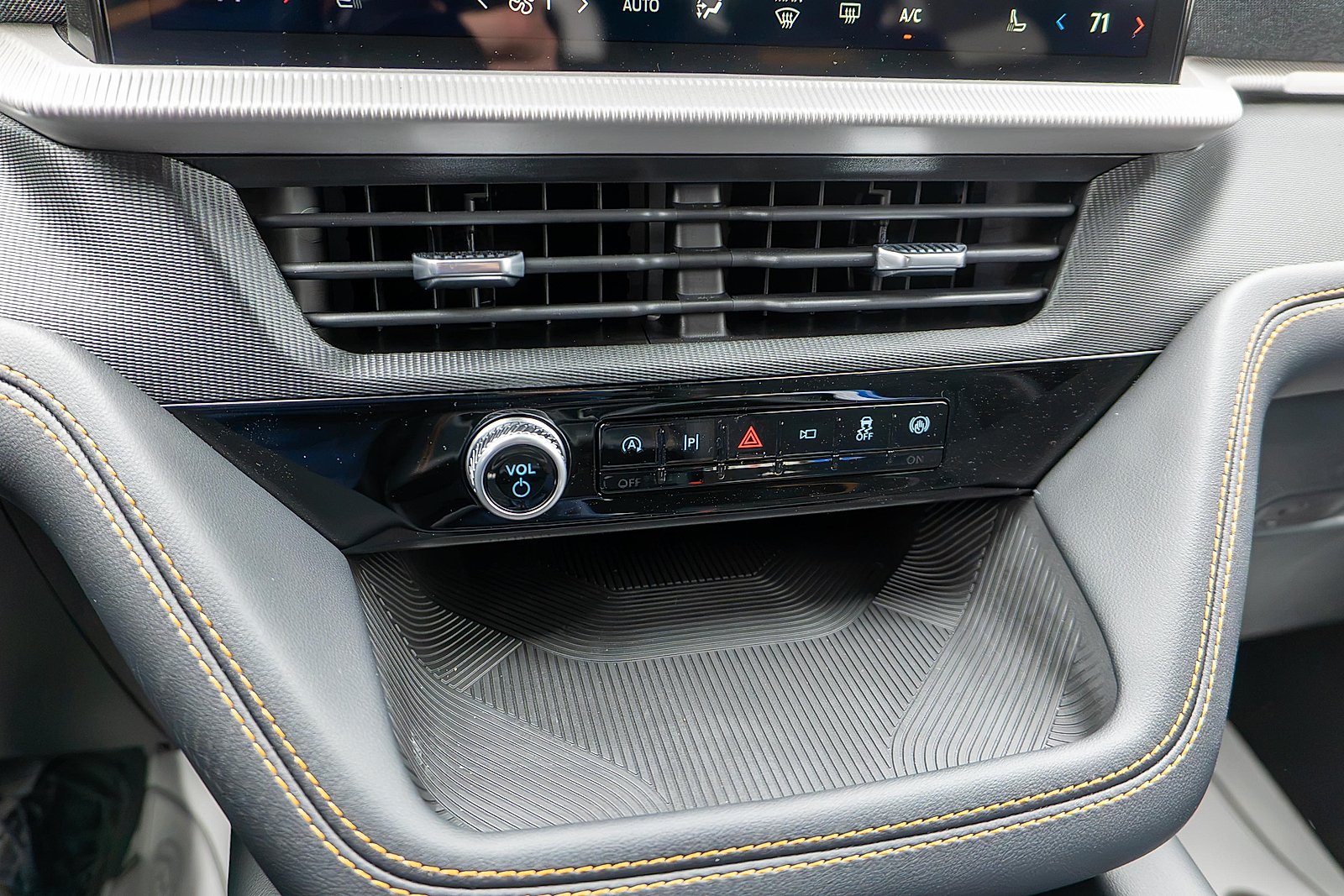 2026 Ford Explorer Tremor - Photo 24