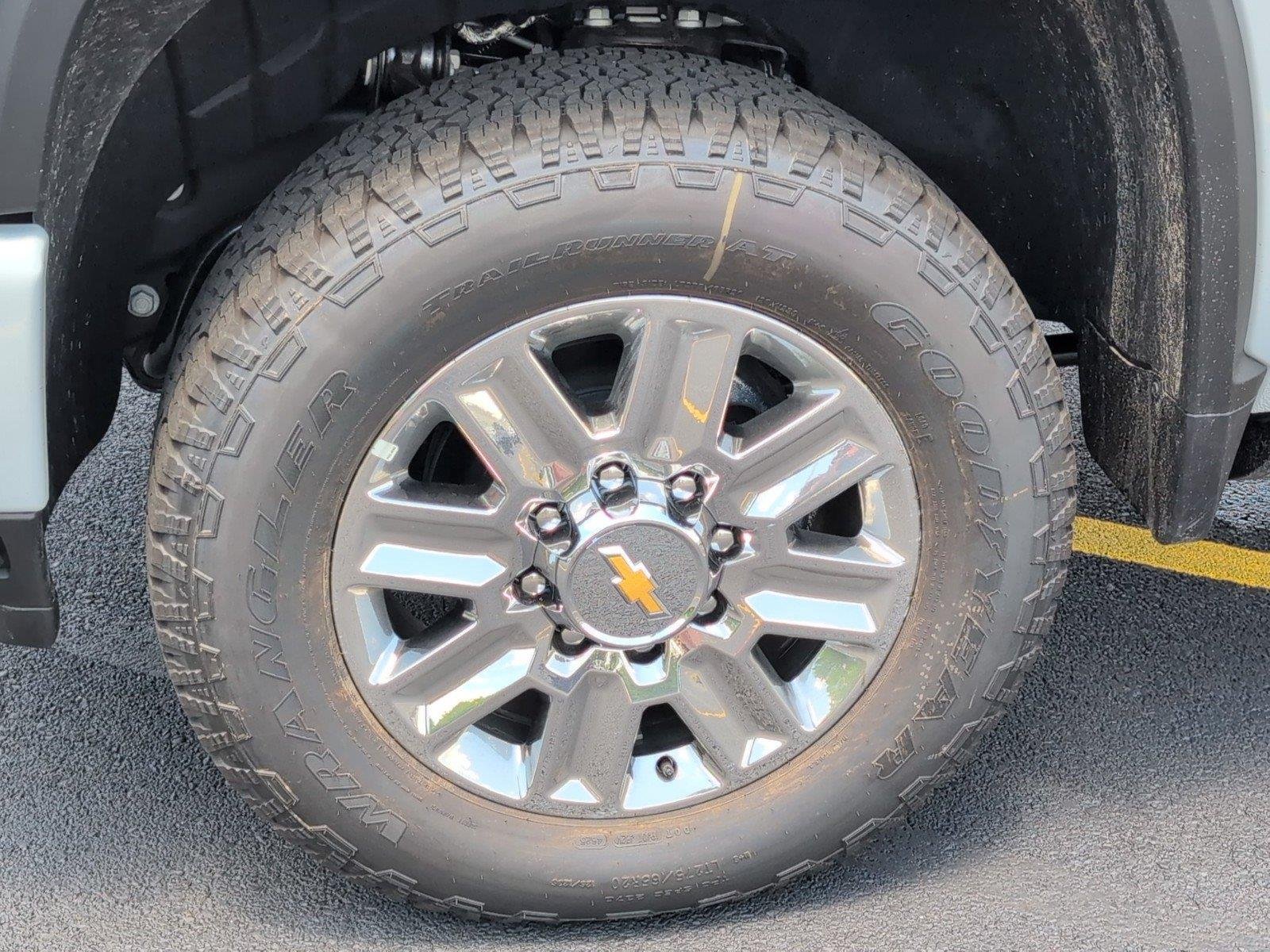 New 2026 Polar White Tricoat Chevrolet High Country image 11