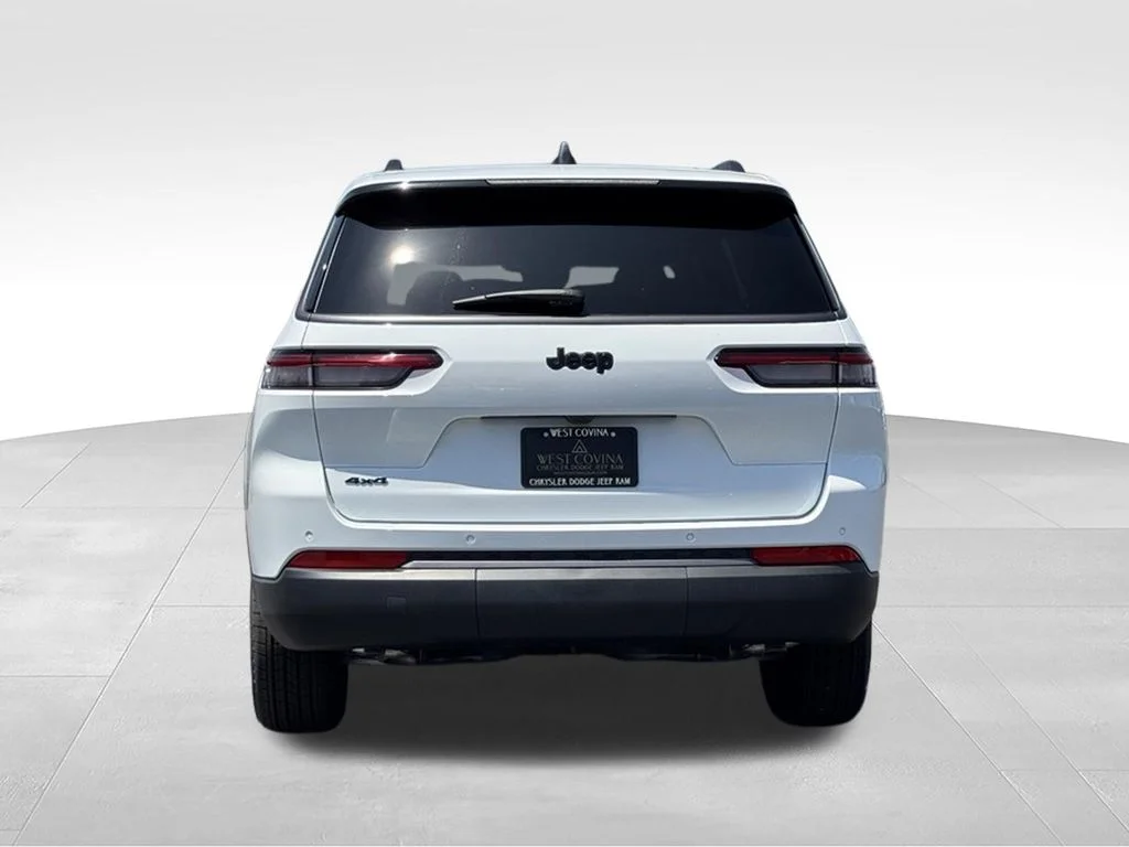 New 2026 Bright White Clear-Coat Exterior Paint Jeep Altitude image 9