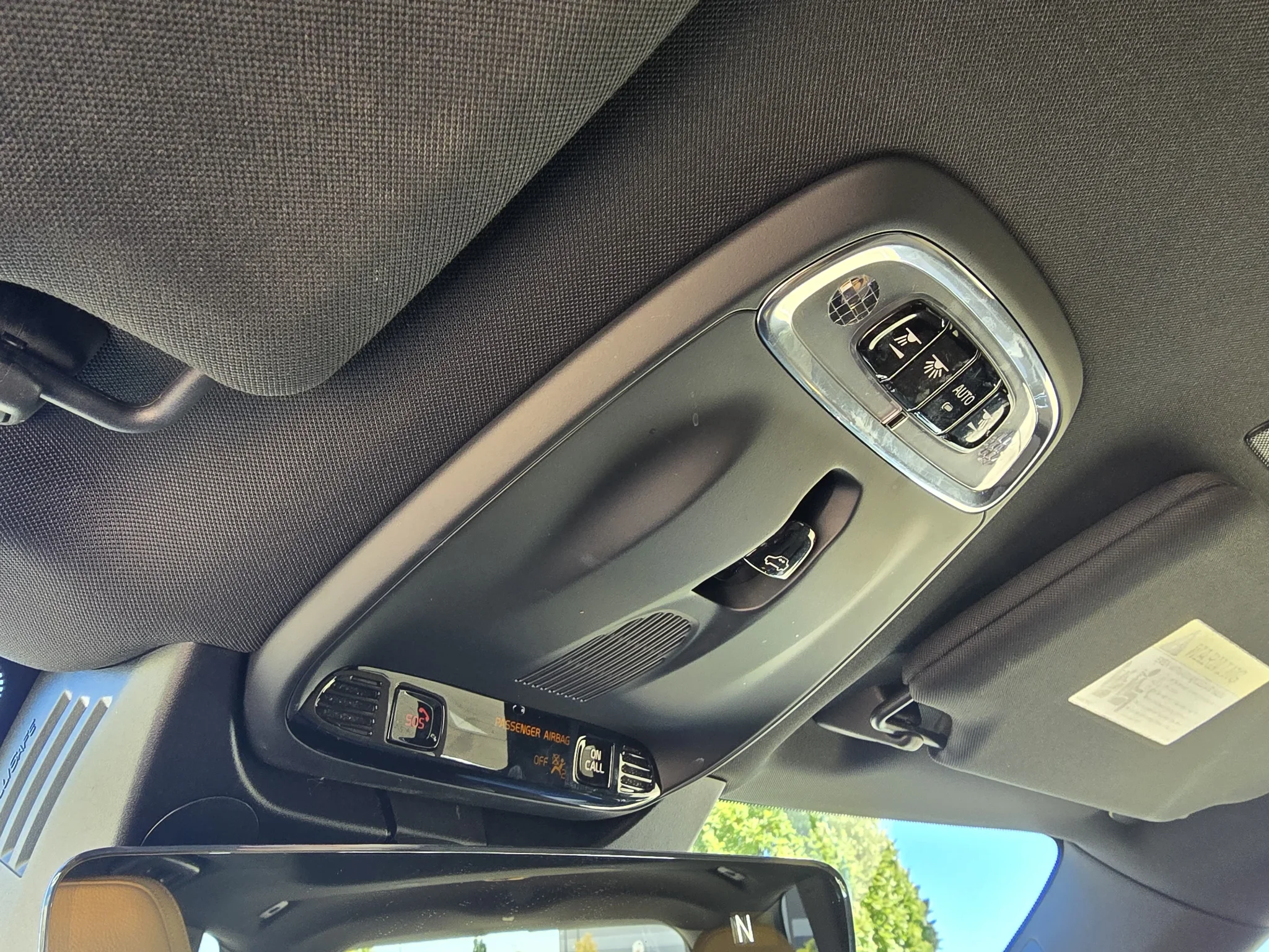 Used 2019 Crystal White Pearl Metallic Volvo Momentum image 24