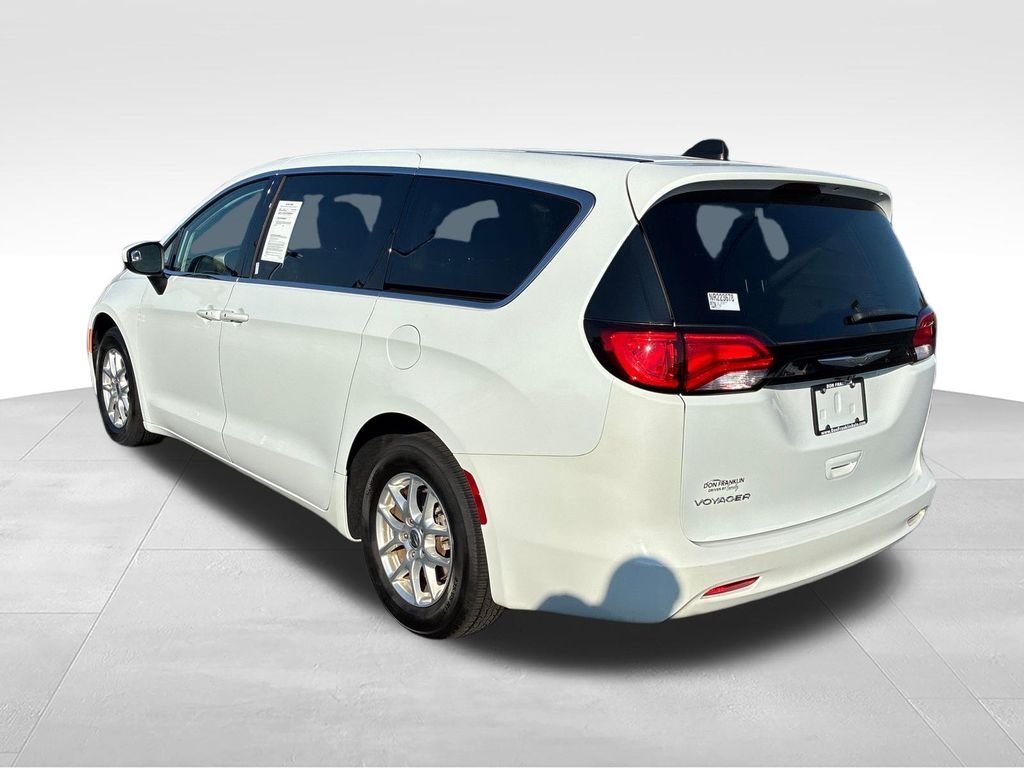 Used 2022 White Chrysler LX image 3