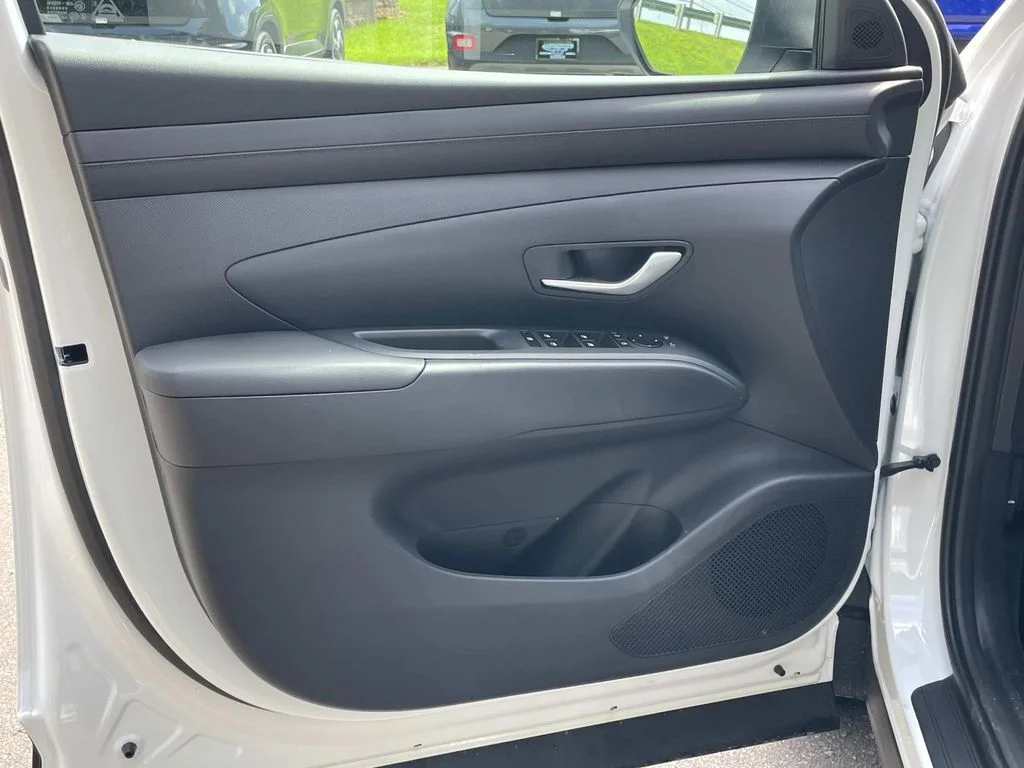 New 2025 White Hyundai SEL image 15