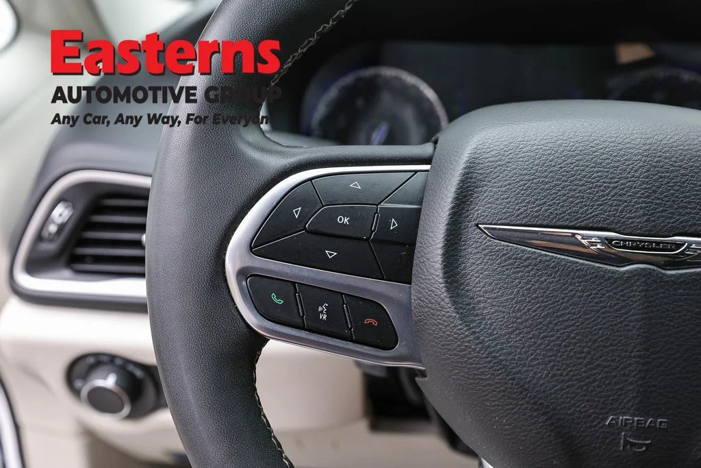 Used 2022 White Chrysler LX image 15