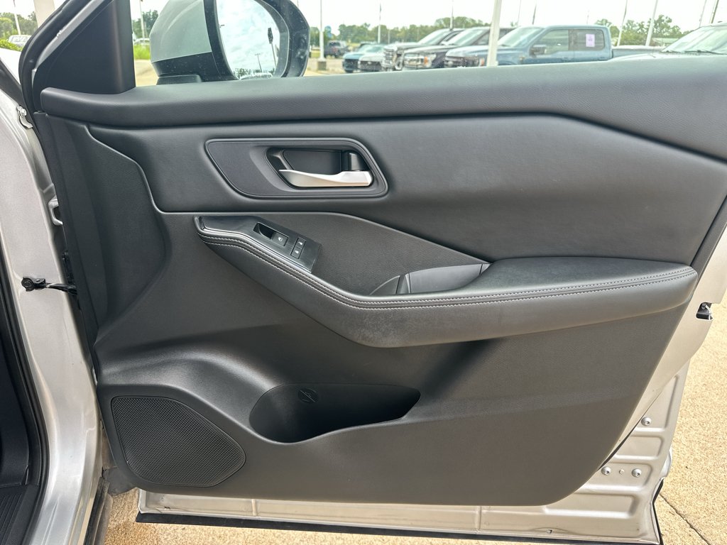 Used 2024 Brilliant Silver Metallic Nissan SV image 27