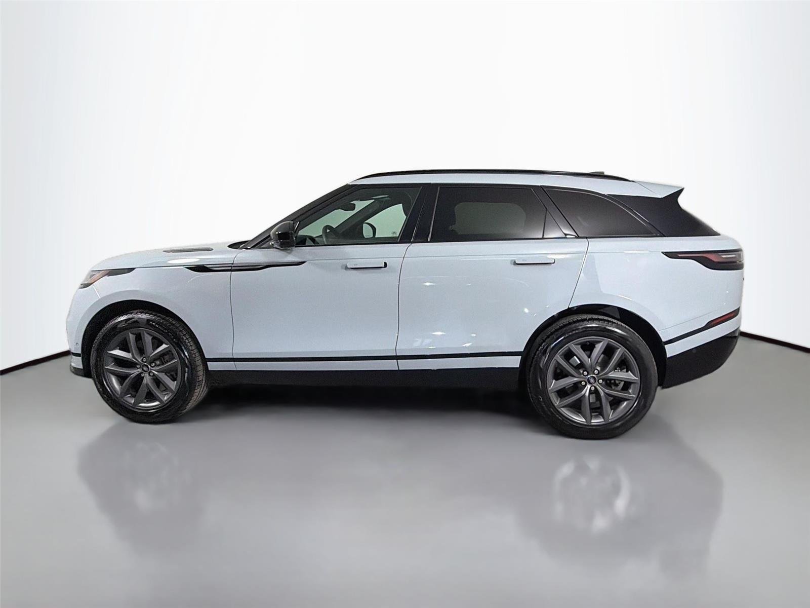 Used 2026 Arroios Grey Land Rover Dynamic SE image 8