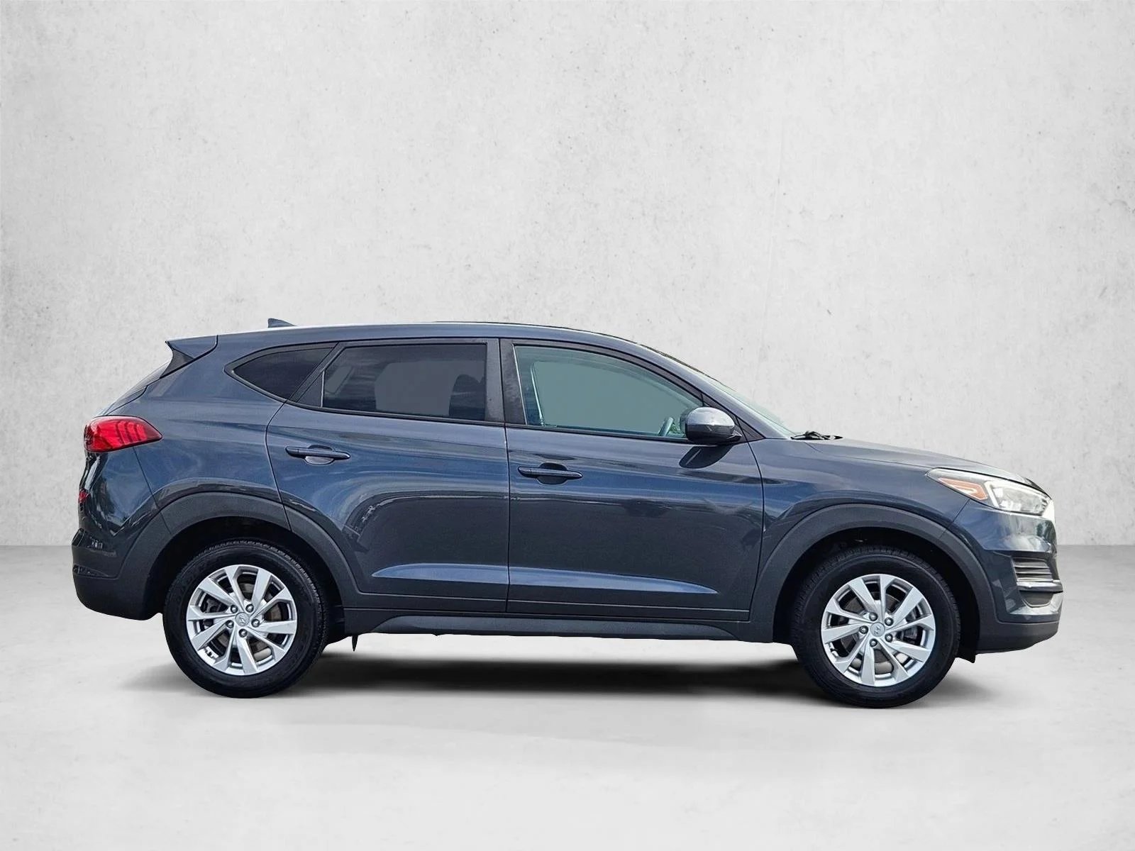 Used 2019 Dusk Blue Hyundai SE image 4