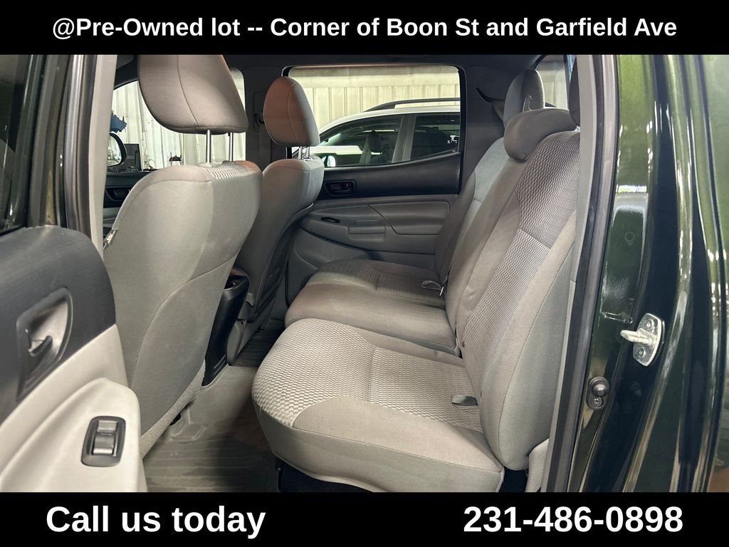 Used 2013 Green Toyota Base image 21