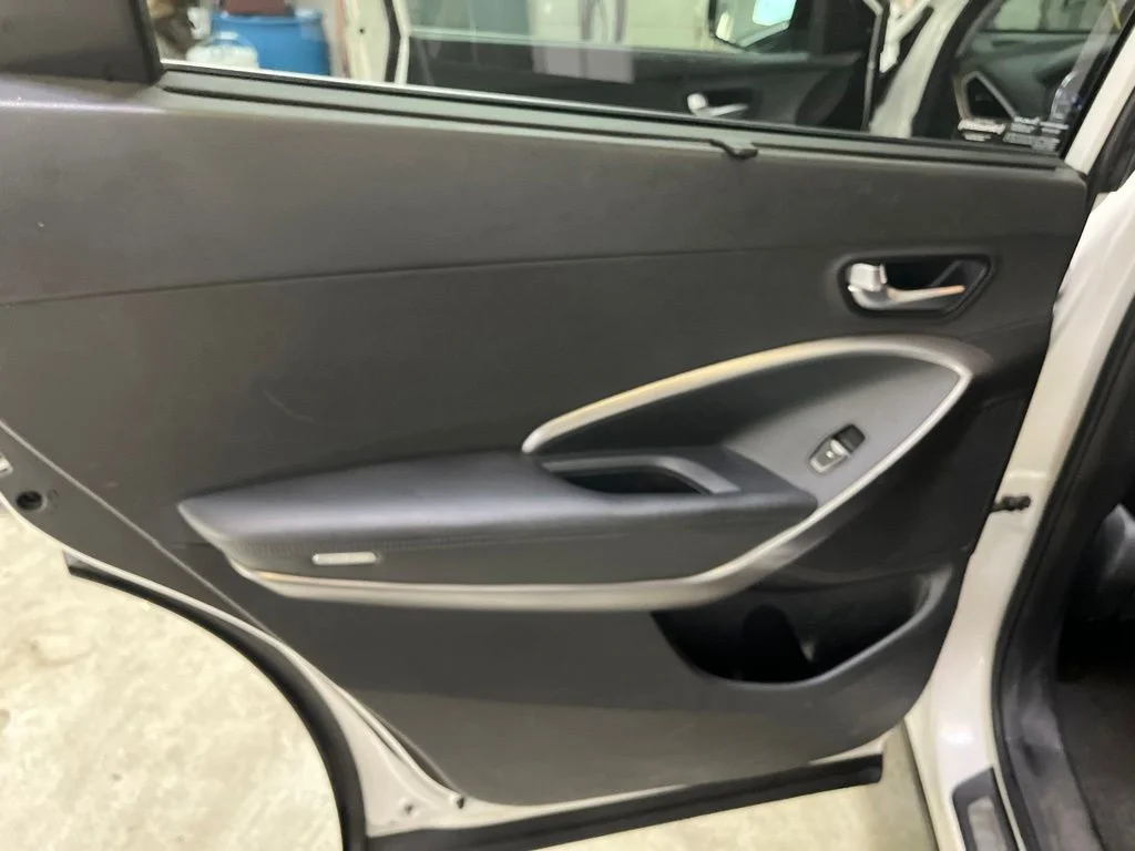 Used 2019 White Hyundai SE image 23