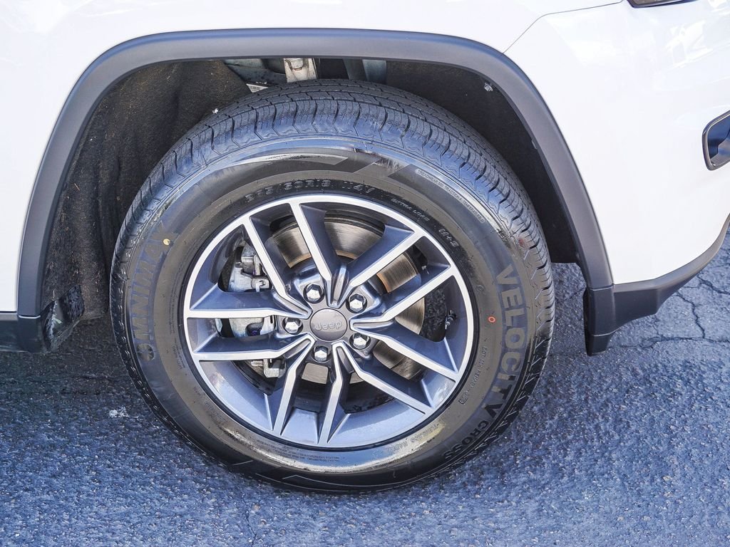 Used 2019 White Jeep Laredo E image 10