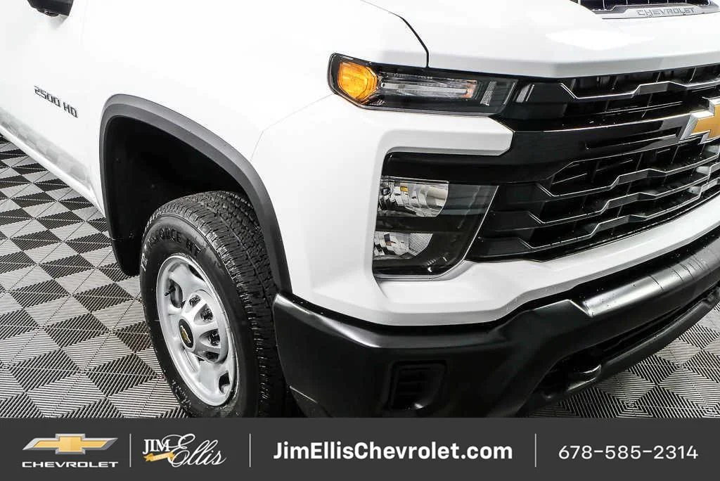 New 2026 Summit White Chevrolet WT image 30
