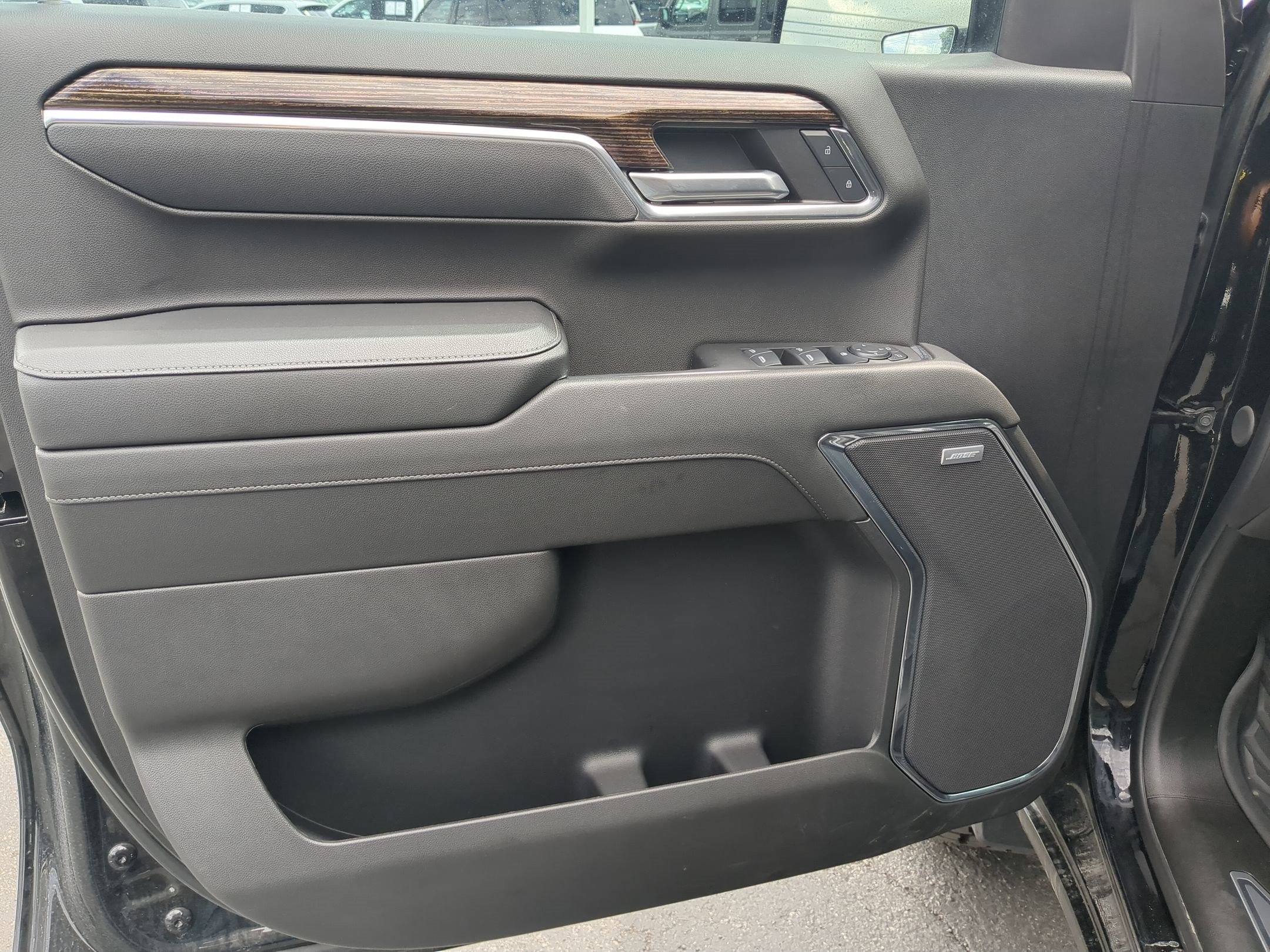Used 2024 Onyx Black GMC Elevation image 13