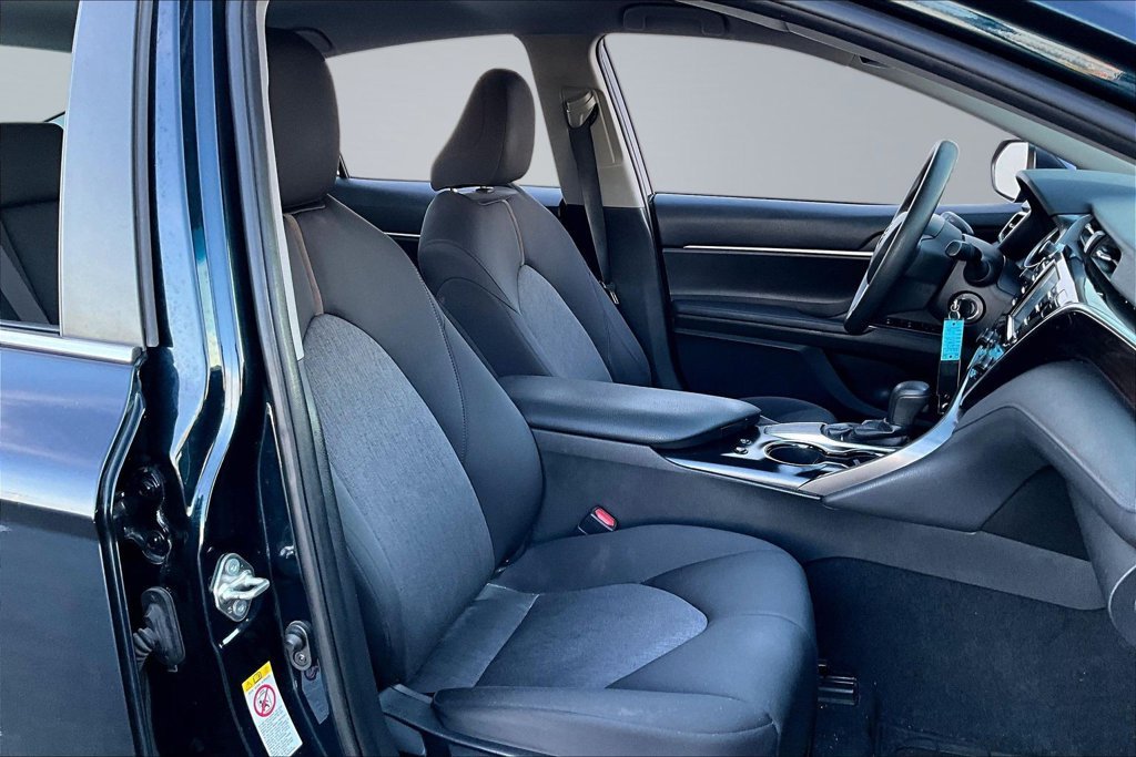 Used 2018 Blue Toyota LE image 29