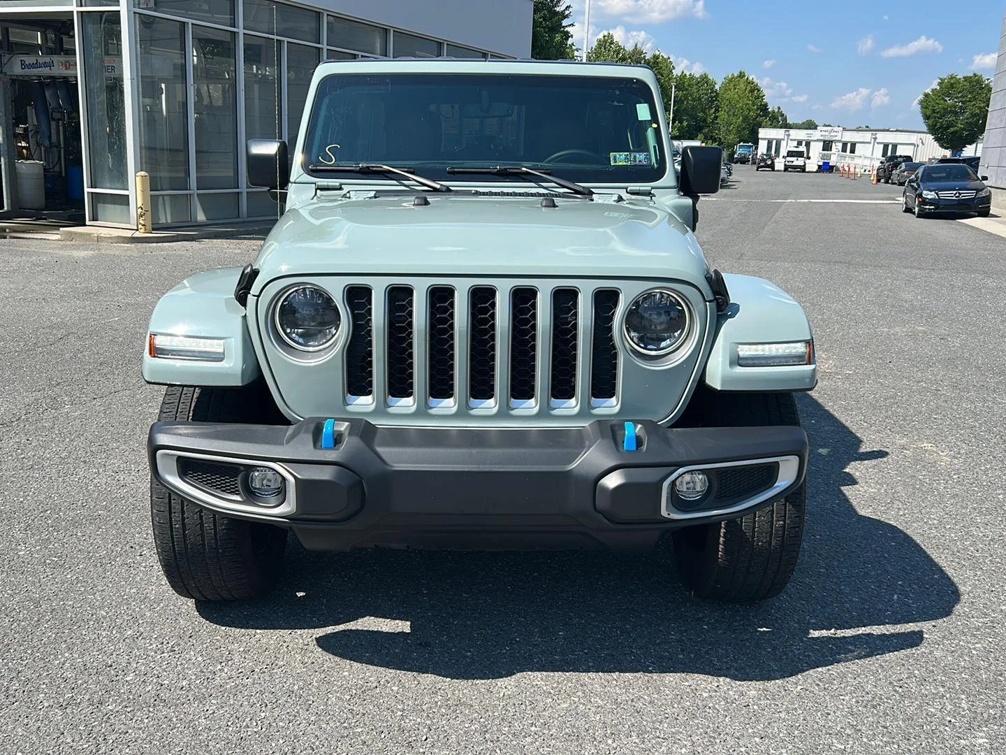 Used 2023 Earl Clearcoat Jeep Sahara image 8