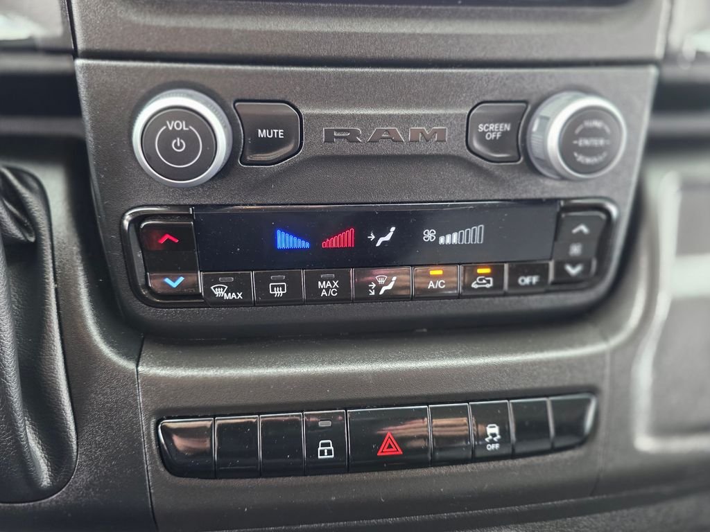 Used 2025 White Ram Base image 24