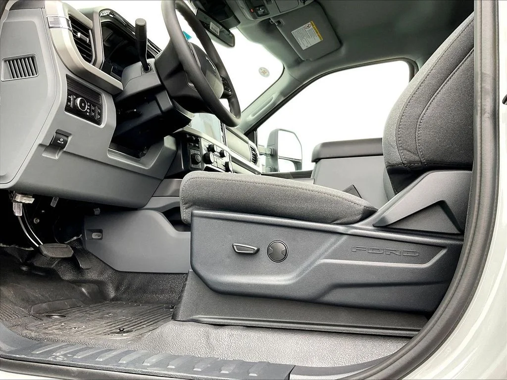New 2026 Avalanche Ford F-250® XLT image 40