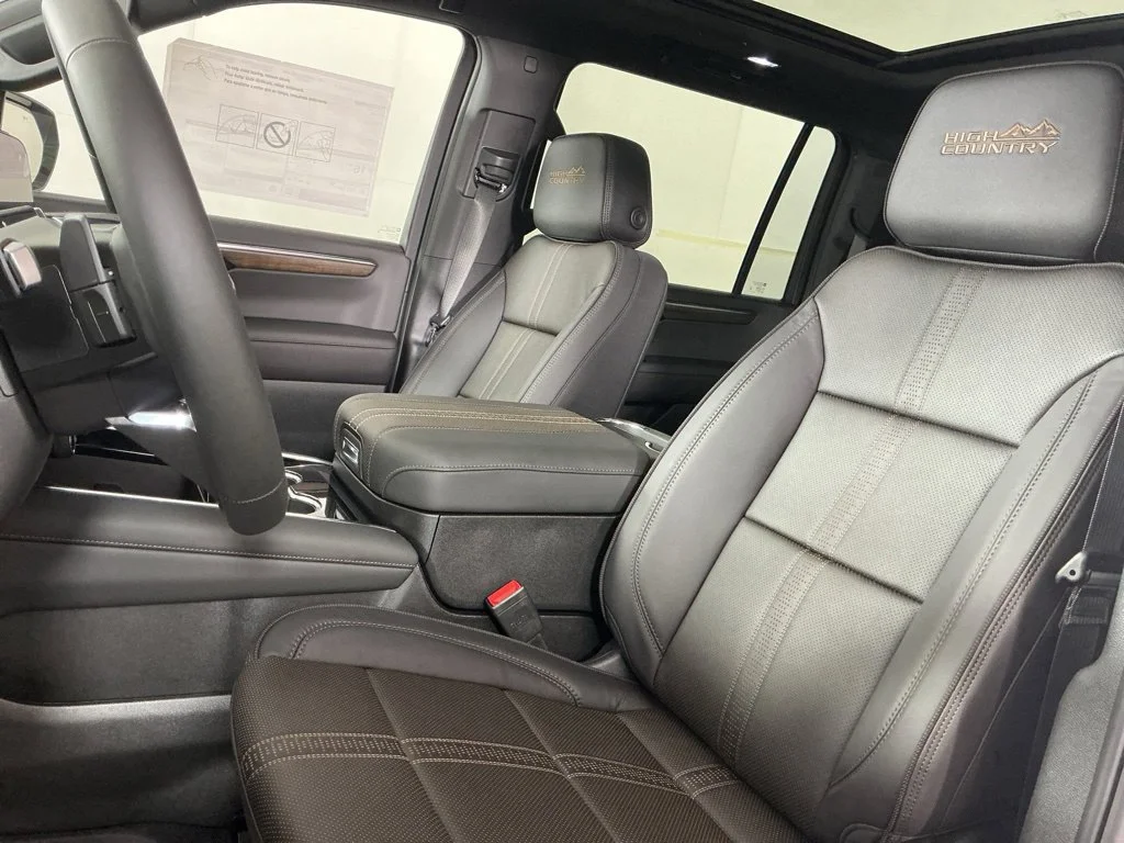 New 2027 Polar White Tricoat Chevrolet High Country image 5
