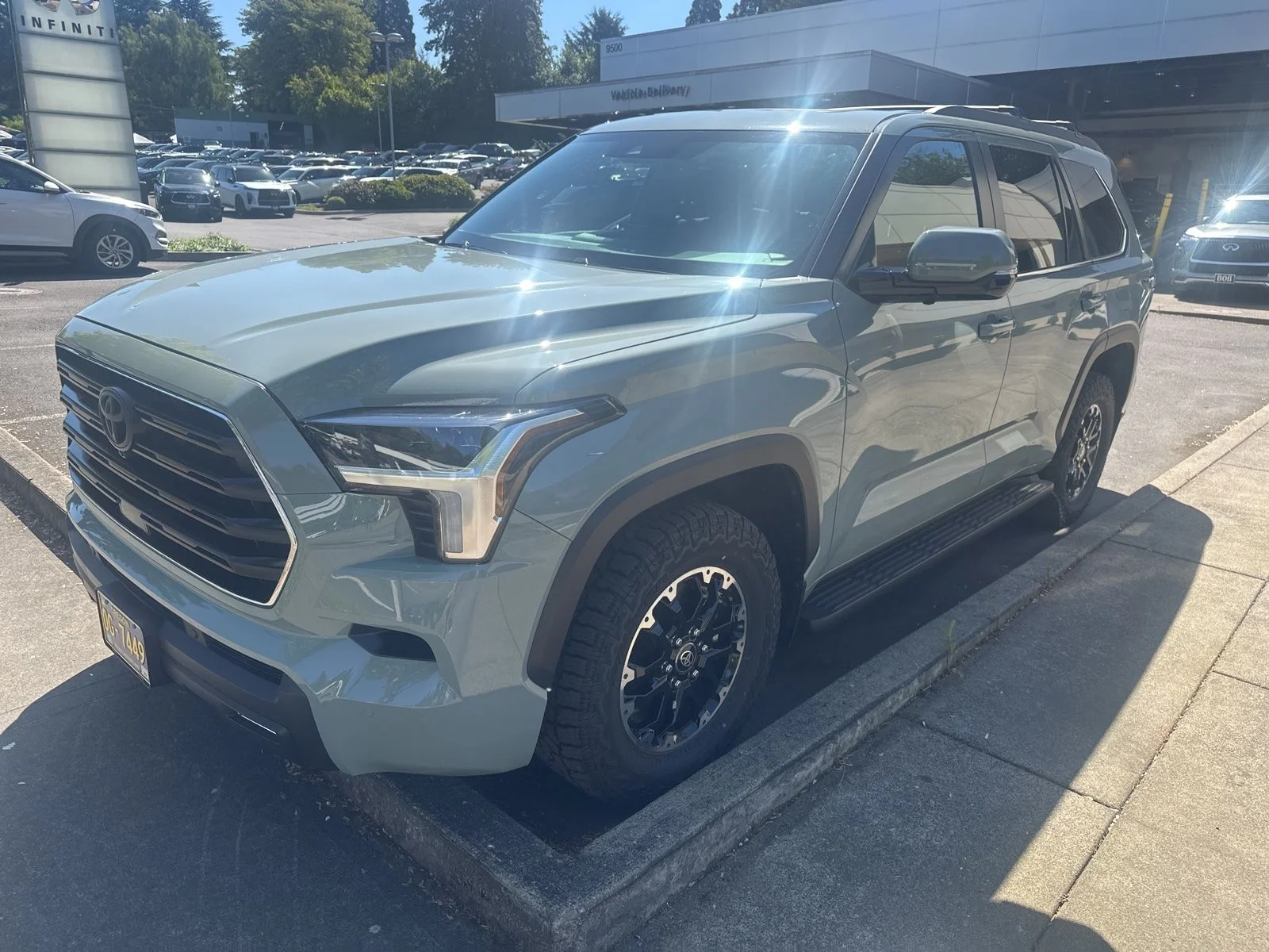 2025 Toyota Sequoia SR5 4WD i-FORCE MAX Hybrid's photo