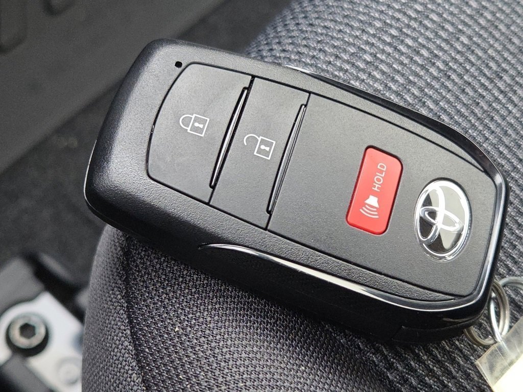 2026 Toyota Prius LE - Photo 32