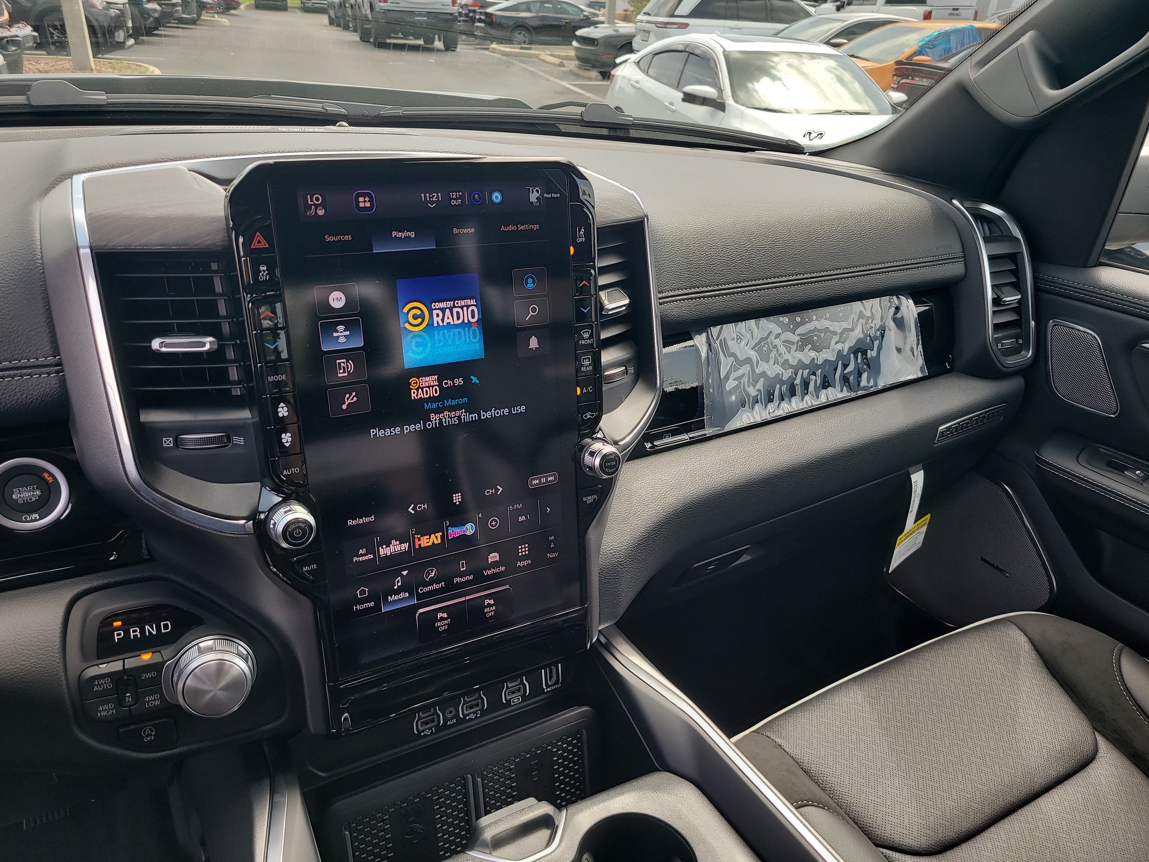 New 2026 Diamond Black Crystal Pearl-Coat Exterior Paint RAM Laramie image 15