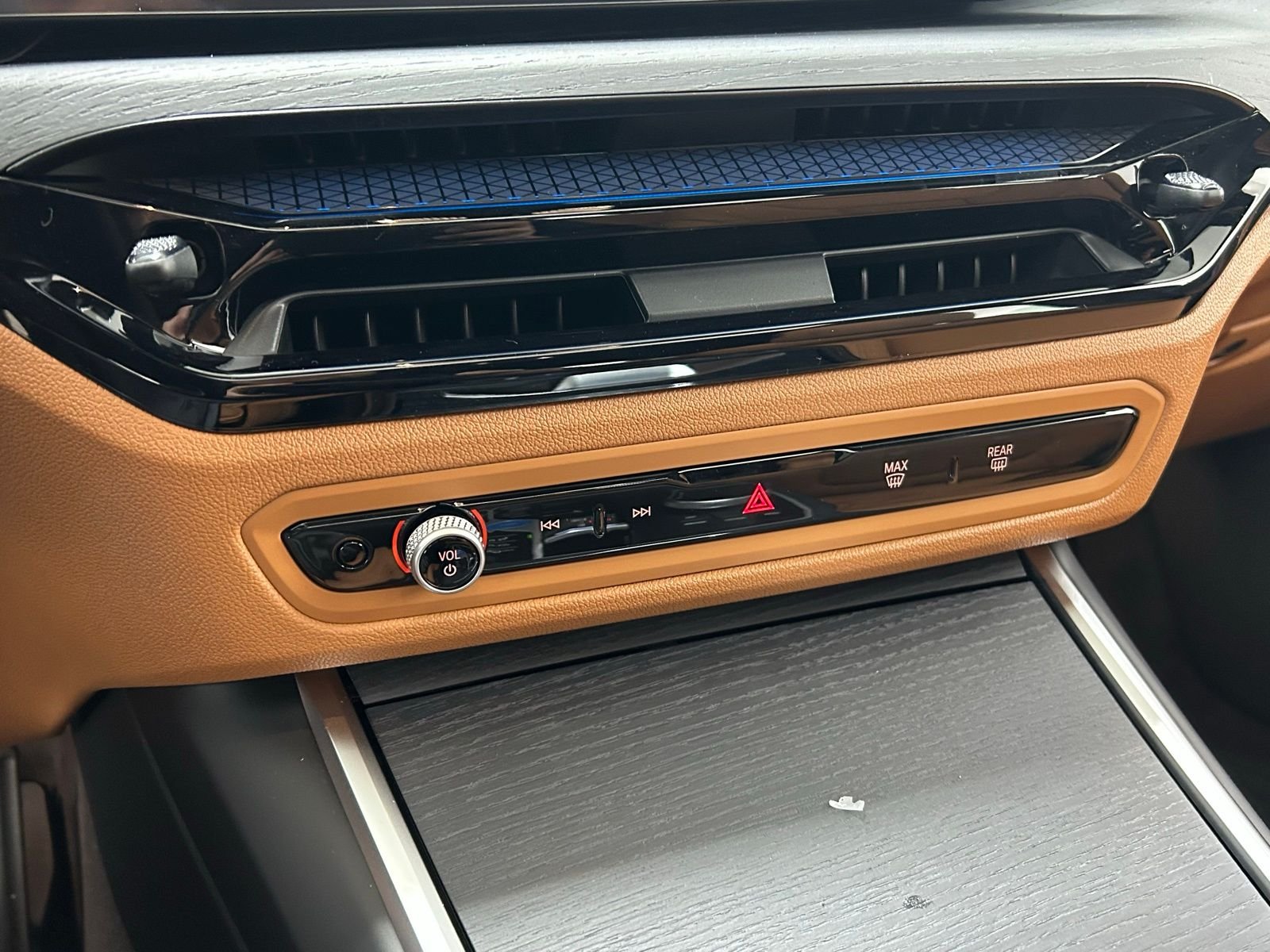 New 2026 Black Sapphire Metallic BMW xDrive40 image 28