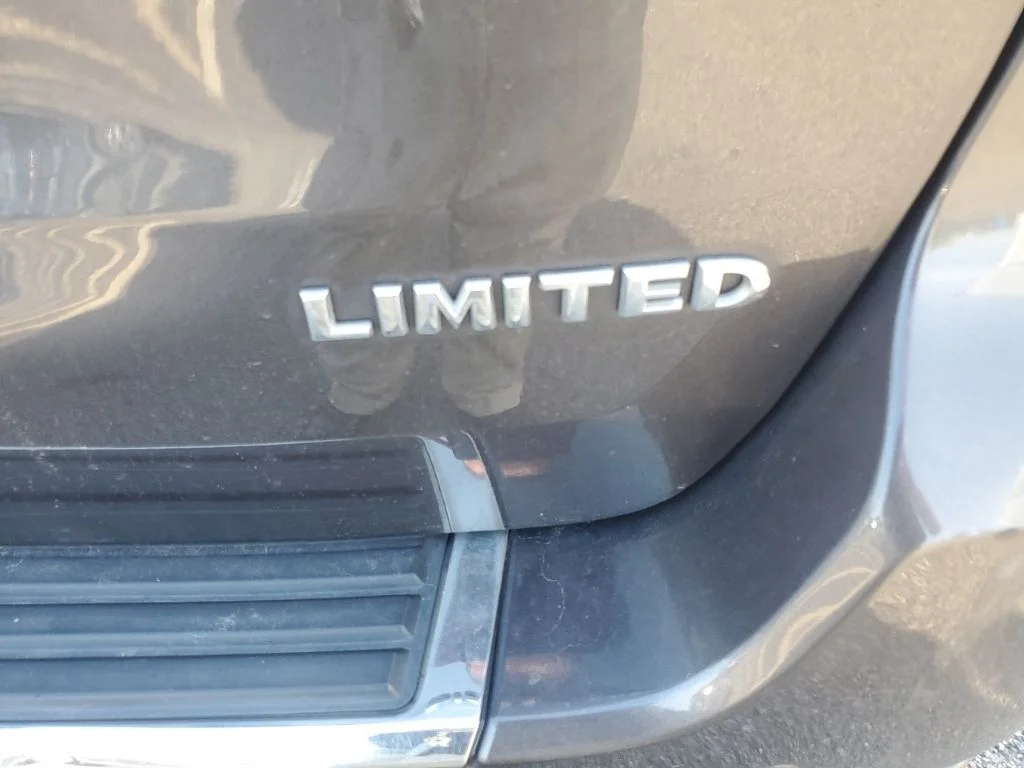 Used 2017 Gray Jeep Limited image 5