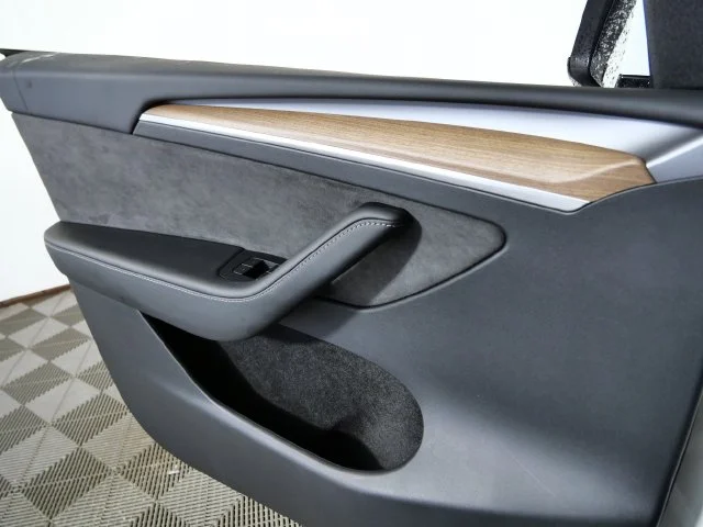 Used 2023  Tesla Long Range image 28