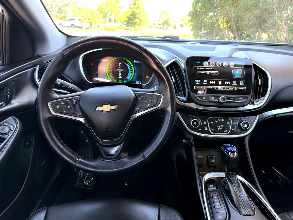 Used 2017 Silver Chevrolet Premier image 23
