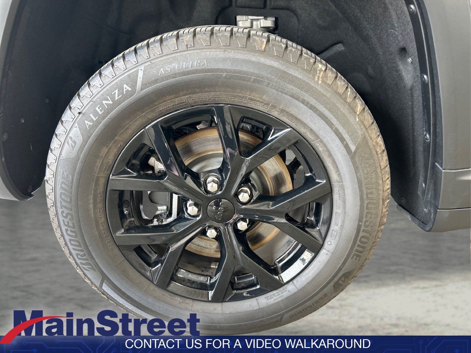Used 2024 Baltic Gray Metallic Clearcoat Jeep Altitude image 21