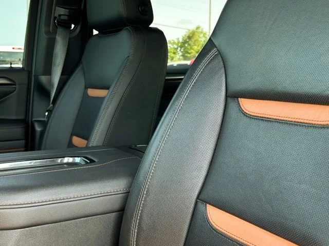 Used 2022 White GMC AT4 image 34