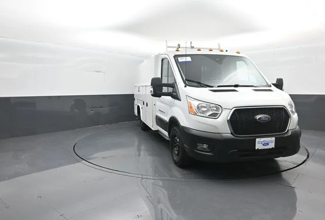 Used 2020 Oxford White Ford Cutaway Utility Box image 3