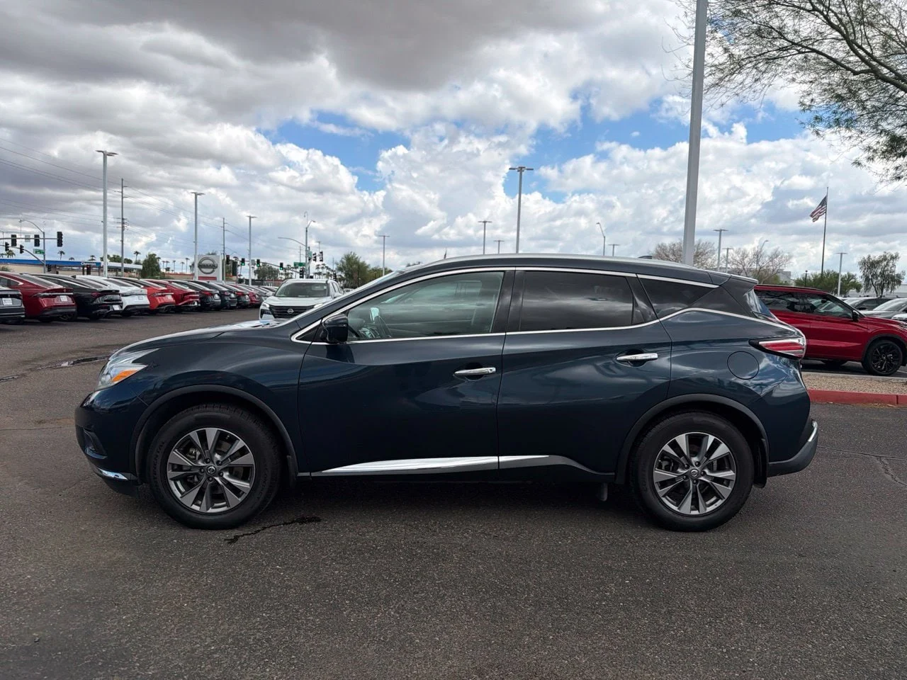 Used 2017 Arctic Blue Metallic Nissan SL image 7