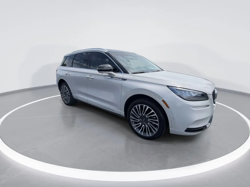 Used 2022 White Lincoln Reserve image 2