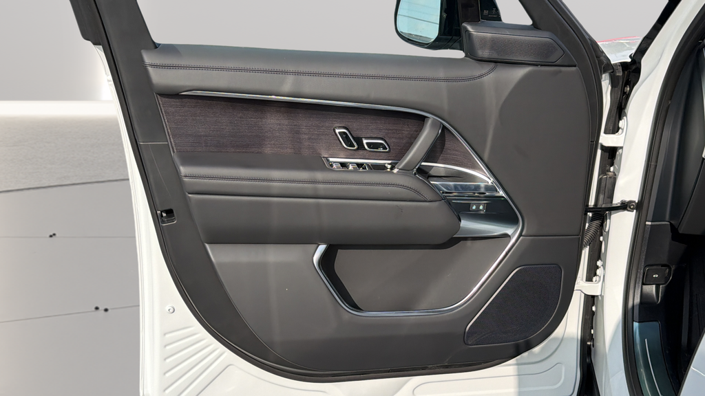 New 2026 Fuji White Land Rover SE image 20