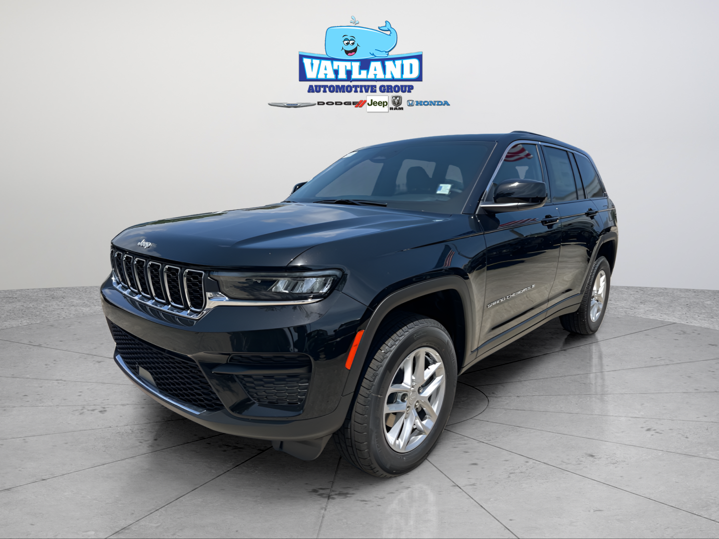 New 2026 Diamond Black Crystal Pearl-Coat Exterior Paint Jeep Laredo X image 22