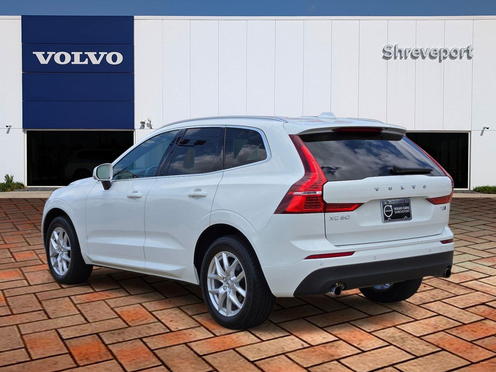 Used 2020 Ice White Volvo Momentum image 6