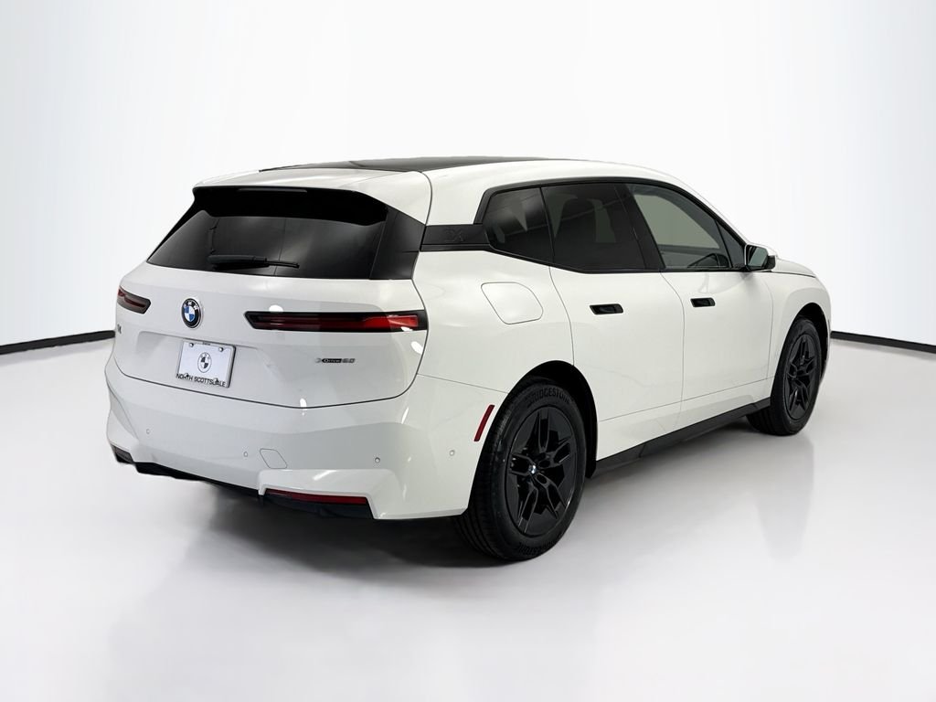 Certified Used 2026 Alpine White BMW xDrive60 image 5