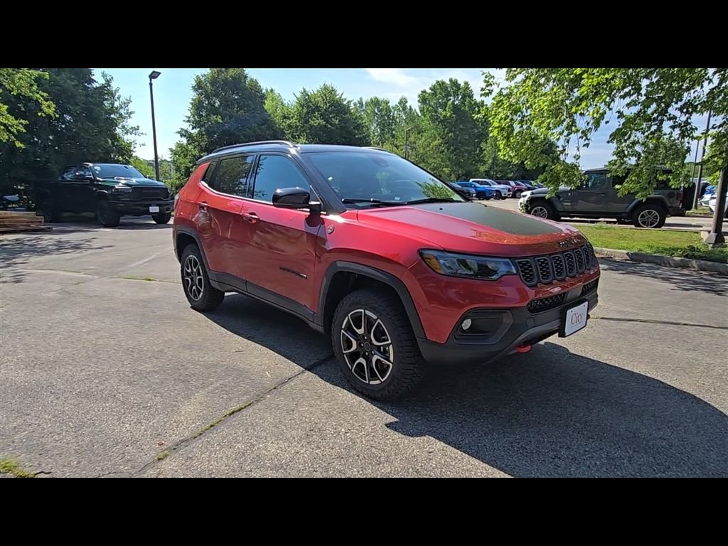New 2026 Red Hot Pearl-Coat Exterior Paint Jeep Trailhawk image 9