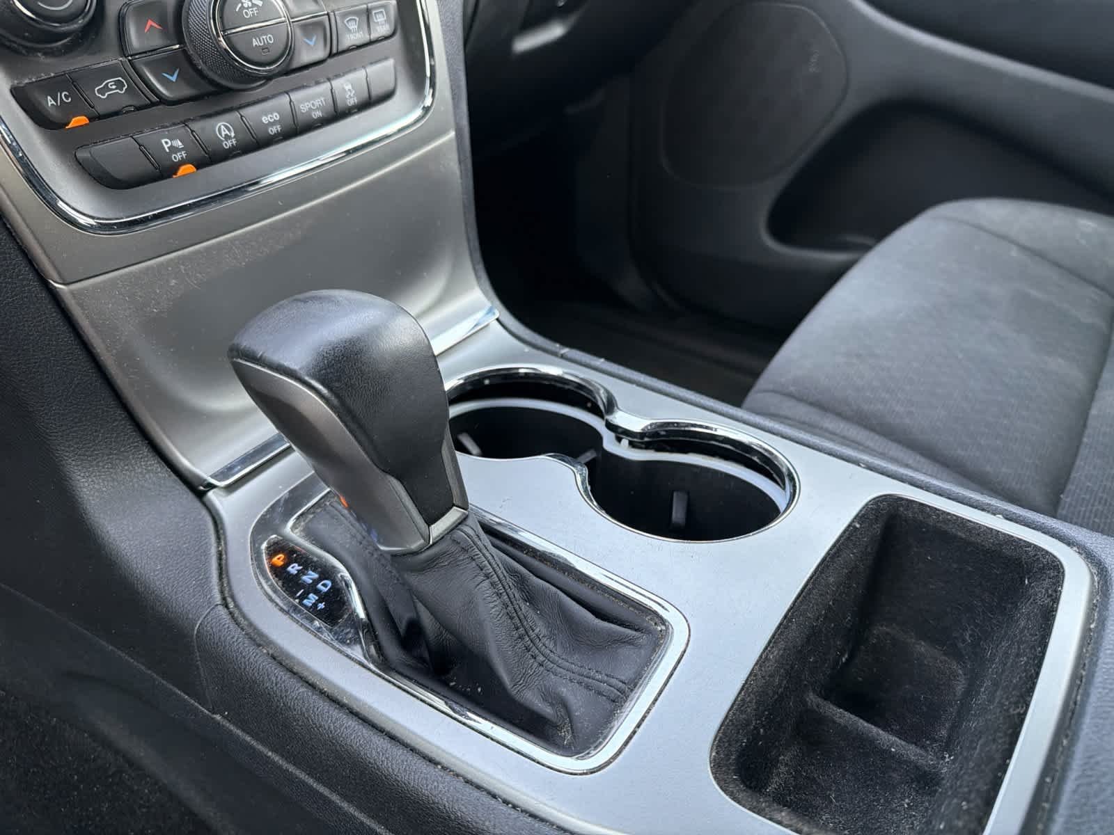Used 2018 Diamond Black Crystal Pearlcoat Jeep Laredo E image 15