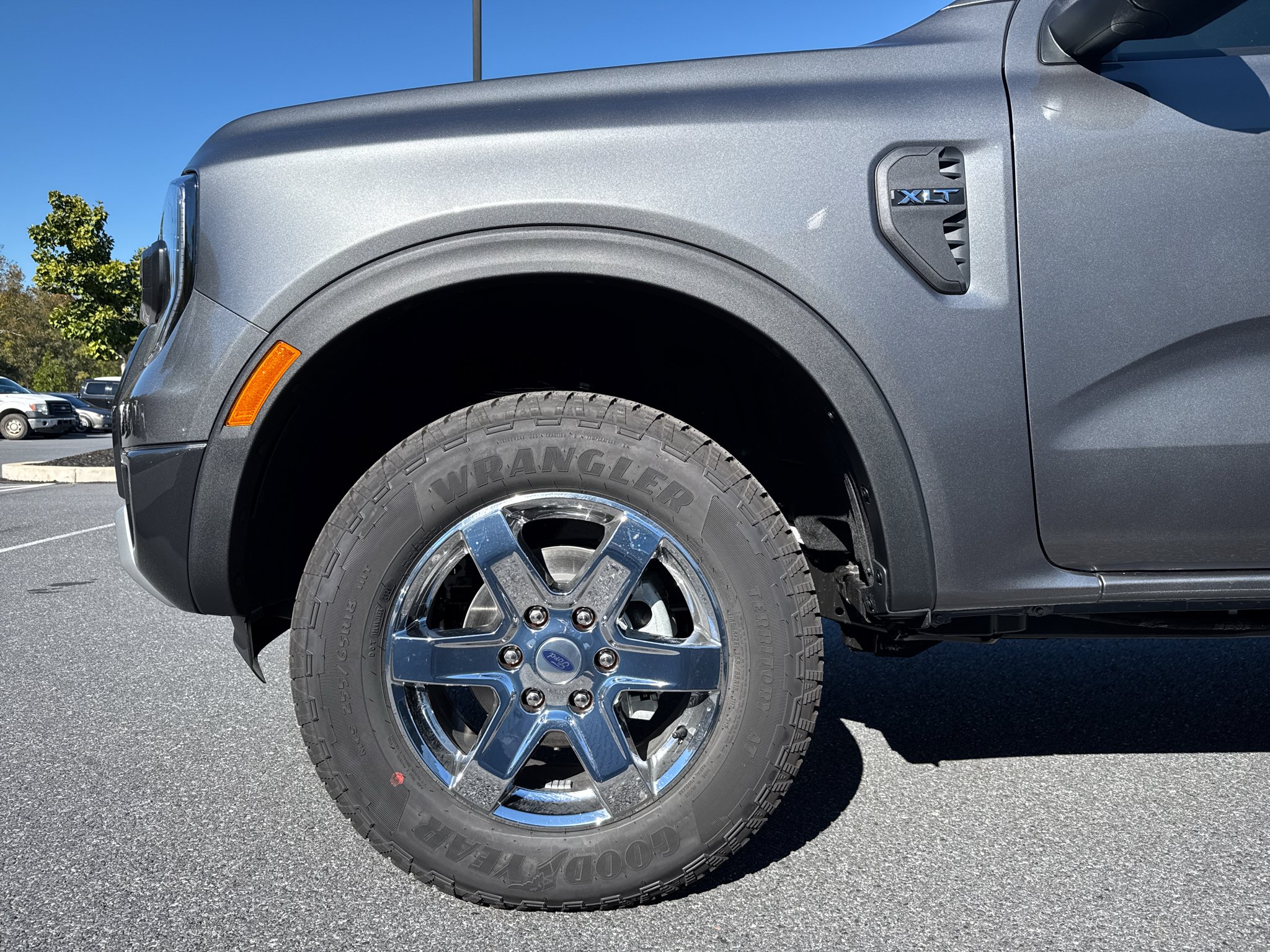 New 2026 Carbonized Gray Metallic Ford XLT image 17